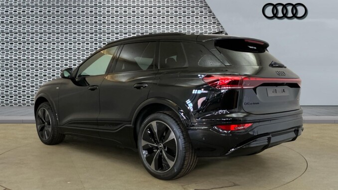 Audi Q6 315kW Quattro 100kWh Black Edition 5dr Auto Electric Estate - Image 3